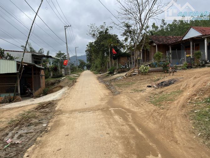 BÁN ĐẤT THỔ CƯ, MẶT TIỀN ĐƯỜNG LIÊN THÔN, NGAY UBND XÃ SƠ PAI, 336M2, GIÁ 490 TRIỆU