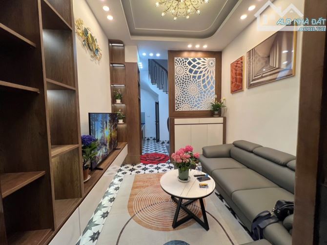 BÁN NHÀ TRUNG PHỤNG XÃ ĐÀN - 40m2 - 5 Tầng
