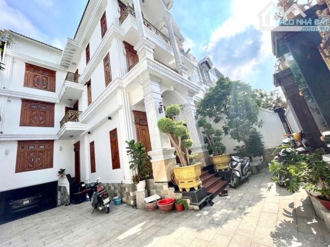 Biệt thự đẳng cấp, DT 11,5X20M, Hầm 3 tầng thang máy full nội thất gỗ hiếm chỉ 34 tỷ TL - 1