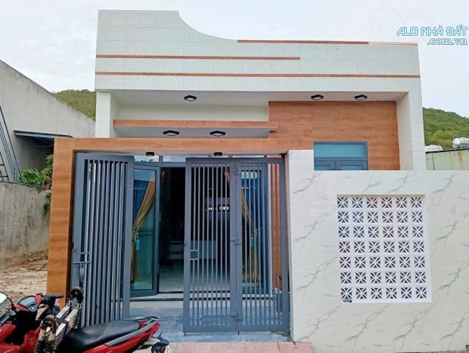 Bán nhà cấp 4 mới tinh, thuộc phước Hưng,Long Điền , BRVT ,Dt 5,6x15 full thổ cư - 1