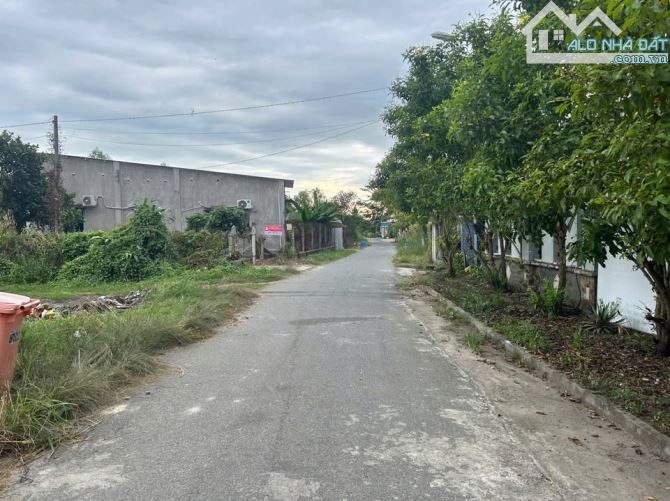 Cần bán gấp lô đất mặt tiền đường Tỉnh lộ 15, Tân Thạnh Đông, 560m2 giá 1tỷ6, shr - 1