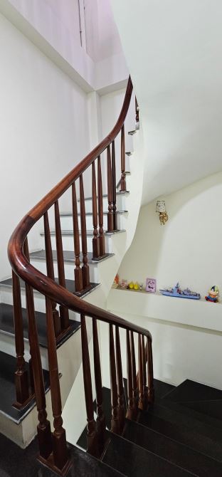 TRUNG TÂM ĐỐNG ĐA - LÔ 2 GÓC - 4 MẶT THOÁNG,33 m 5 tầng 6.6 tỷ. Ngõ rộng ba gác đua. - 1