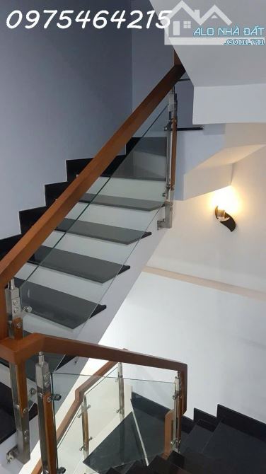 Bán nhà phố Tây Bùi Viện – trung tâm Quận 1, hợp đồng thuê cao, lợi nhuận ổn định - 1