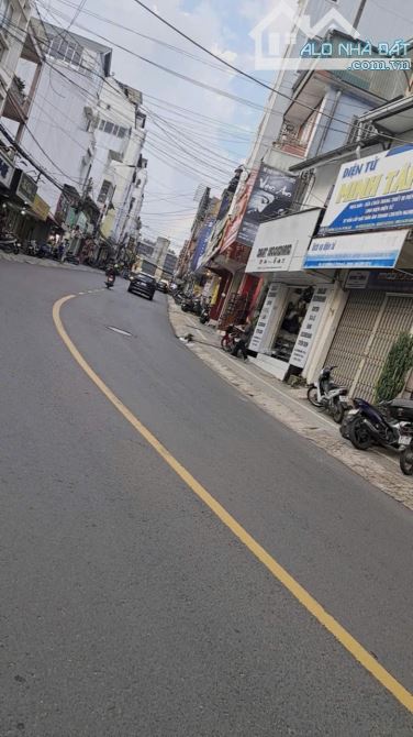 Bán nhà mặt tiền 3/2 P1 Đà Lạt 1 hầm 1 trệt 1 lầu 1 áp mái 5PN - 1