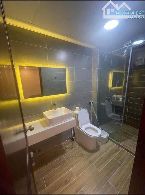 Hơn 8 tỷ sở hũu ngay nhà Trung Tâm, Diện tích lớn(4.8x16). Cách chợ Đêm, Hồ Xuân Hương 1km - 1