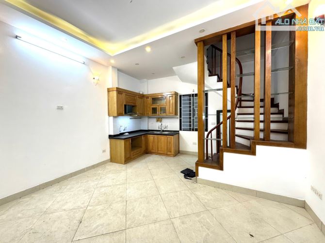 BÁN NHÀ HẠ YÊN QUYẾT 8,2 TỶ 35m 5 TẦNG MT 5,5m NHÀ MỚI GẦN PHỐ Ô TÔ ĐỖ CỬA DÒNG TIỀN - 1