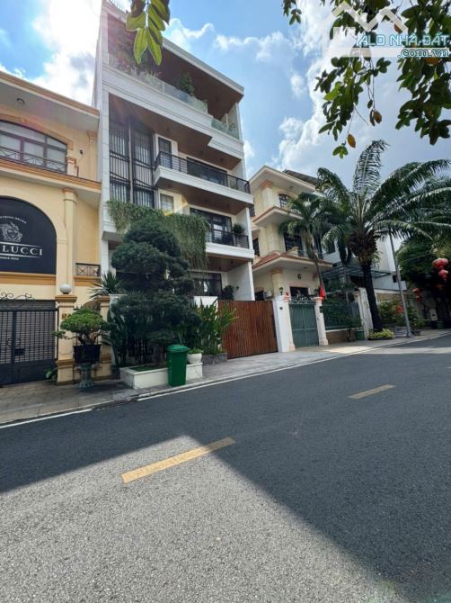 Bán biệt thự khu compound 357A Nguyễn Trọng Tuyển, 9x15m, hầm 4 lầu siêu đẹp - 1