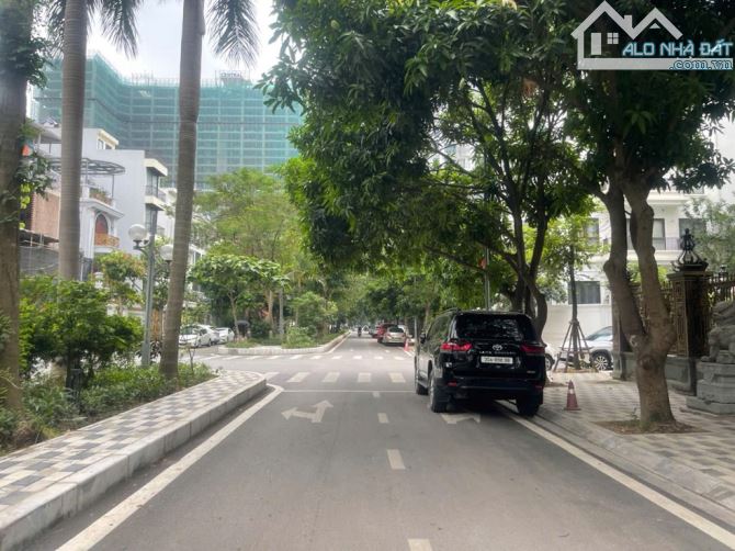 bán đất vàng vườn đào, tây hồ, 180m2, mt11m, 96.5 tỷ, xây bt hoặc building cực đẹp. - 1