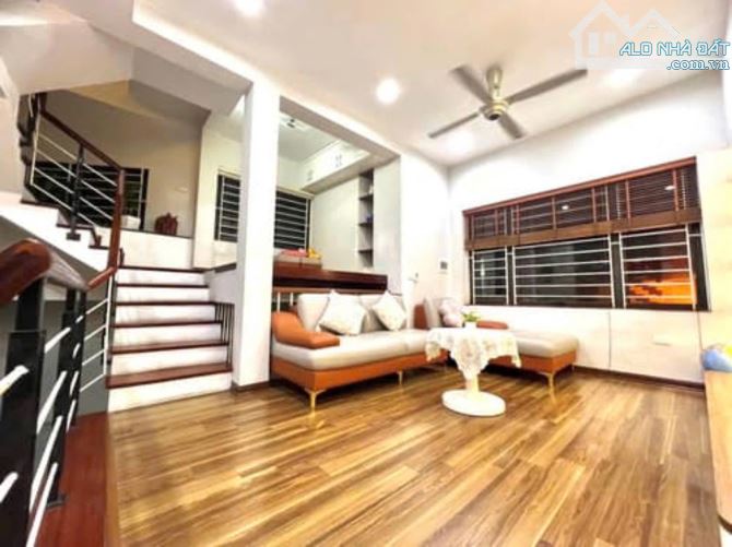 MỄ TRÌ, LÔ GÓC, NHÀ DÂN XÂY, Ô TÔ ĐẬU CỬA, FULL NỘI THẤT, 40M2*5T, GIÁ 7.90 TỶ - 1