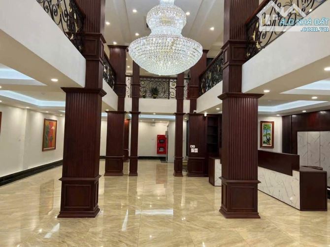 Bán khách sạn 7.5 tầng ngay ngã 6 Bắc Ninh, dt 212m2 giá 50 tỷ - 1
