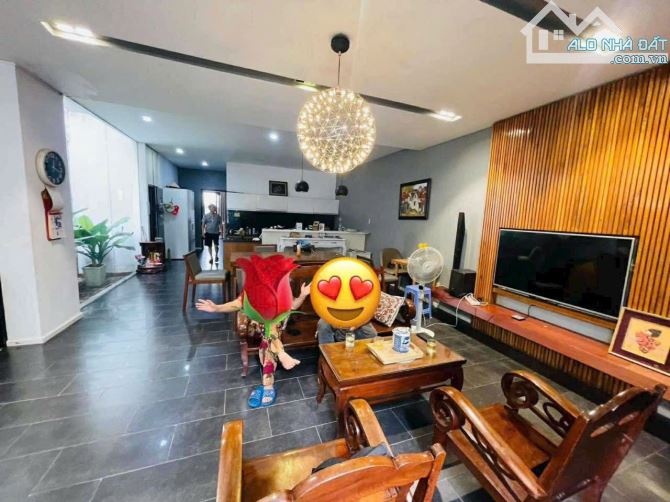 LÊ VĂN VIỆT! Bán nhà đẹp khu dân cư cao cấp. DT 185m2,3 tầng. GIÁ RẺ NHẤT KHU VỰC - 1