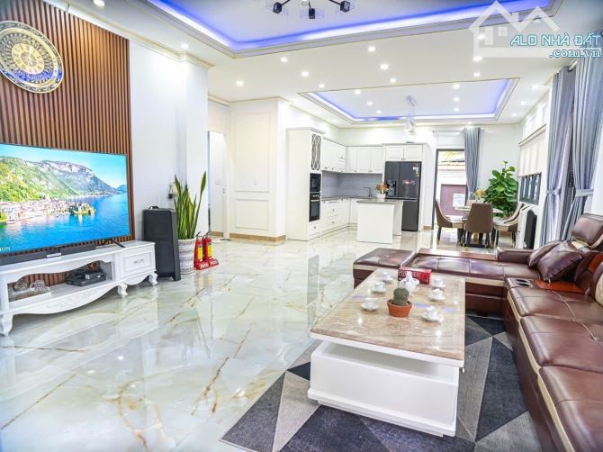Bán 2 căn villa liền kề nhau tại Mũi Né, TP, Phan Thiết, Bình Thuận, nội thất cao cấp - 1