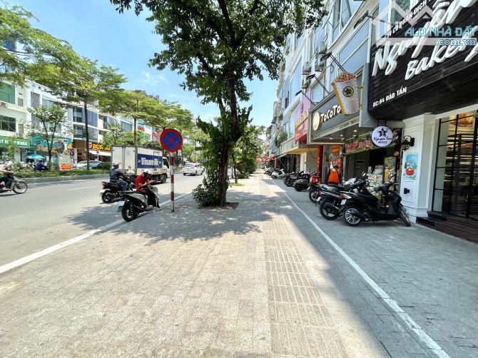 NHÀ MẶT PHỐ 2 THOÁNG 35 TỶ 43m 7 Tầng MT 4,1m VỈA HÈ 6m KINH DOANH ĐÀO TẤN BA ĐÌNH