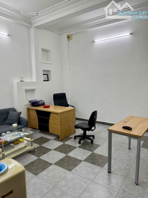 CHO THUÊ NHÀ MẶT TIỀN NGUYỄN THỊ MINH KHAI 6TẦNG 4,5X25 ĐỐI DIỆN CV TAO ĐÀN CHỈ 110TR - 1