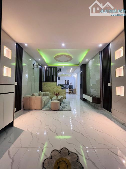 Bán nhà hẻm xe hơi Bùi Quang Là, 4x13m, nhà 3 lầu giá chỉ 6,3 tỷ - 1