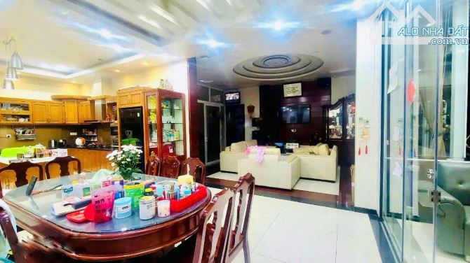 Biệt Thự 280m2 Góc 2 Mặt Tiền Khu Nội Bộ CMT8 DT: 13x23 NH 16 Sát CV Lê Thị Riêng 49,9 Tỷ - 1