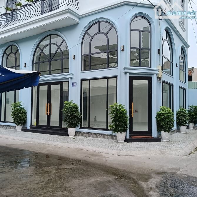 Tòa nhà văn phòng, Lô góc, 5 tầng, tọa lạc ngay TT Trung Chánh, Hóc Môn. Phù hợp văn phòng - 1