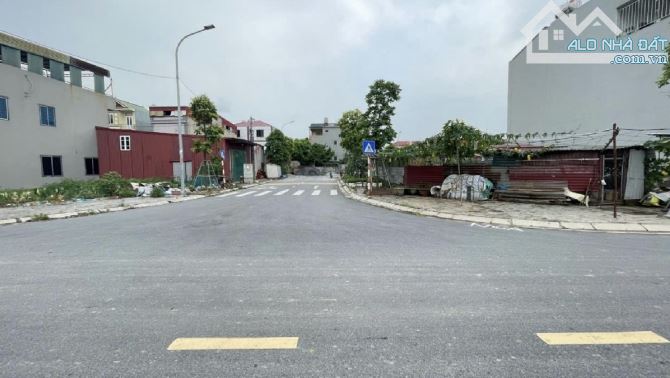 Đấu giá x7 Liên Hà lô góc 3 thoáng vỉa hè - 1