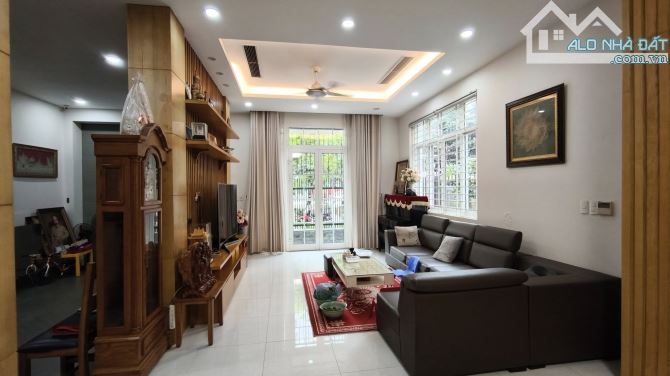 Phân lô vỉa hè tại NGỌC THỤY - 80m 4tầng MT 8,5m vuông vắn -  giá tốt - 1