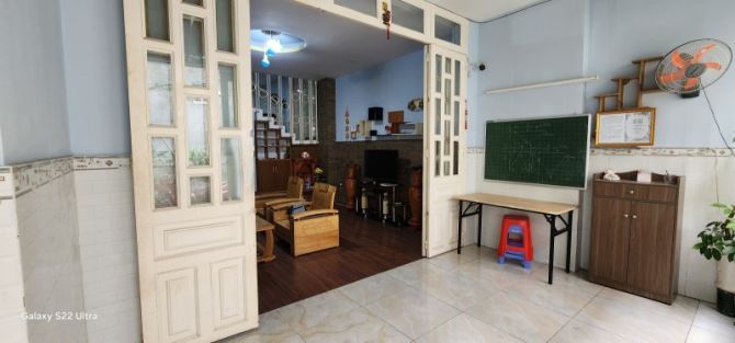 Bán nhà 3 Tầng 108m² Dĩ An,SHR đường xe hơi,gần chợ Đoàn Thị Kia - 1