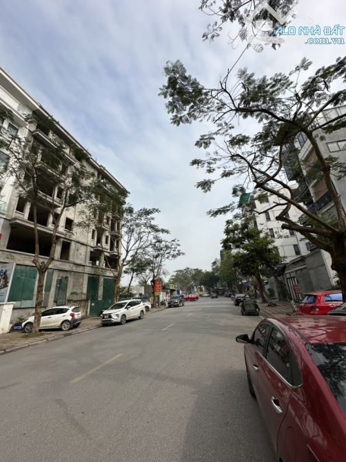 HOÀNG NHƯ TIẾP 25 tỷ 110m Ô TÔ TRÁNH KINH DOANH CHO THUÊ ĐỈNH,LONG BIÊN - 1