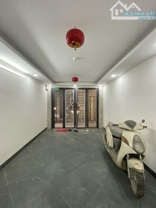 BÁN NHÀ 2 MẶT NGÕ THÔNG KINH DOANH - TRUNG TÂM ĐỐNG ĐA - ÔTÔ 7 CHỖ VÀO - TRƯỚC NHÀ Ô TÔ - 2