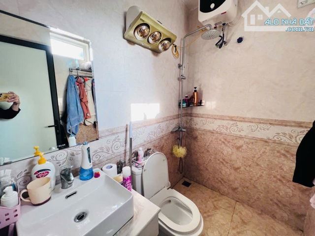 CHÍNH CHỦ BÁN NHÀ TẶNG FULL NỘI THẤT CHỦ NHÀ LÀM ĂN CÓ LỘC CHUYỂN RA MẶT PHỐ –CHỈ 7,5 TỈ - 2