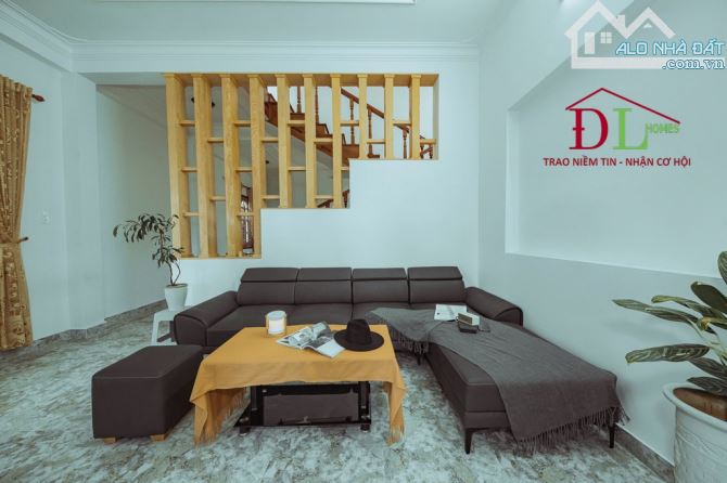 Bán biệt thự Đà Lạt 2 mặt tiền Nguyễn Hữu Cảnh – sân ô tô rộng, có thu nhập từ phòng trọ - 2