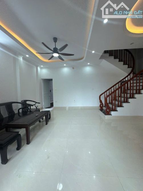 🏡 Bán nhà phố Ngô Gia Tự - 85m², 5 tầng mới kính coong – Ô tô đỗ cổng – Giá nhỉnh 6 tỷ - 2