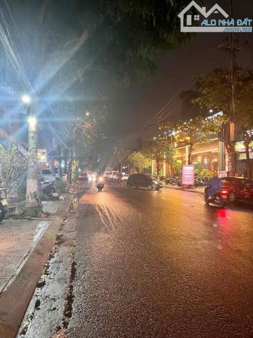 BÁN ĐẤT TẶNG NHÀ 2,5 TẦNG  MT TIỂU LA - GẦN LÔ GÓC NGUYỄN HỮU DẬT - GIÁ 10,X TỶ - 2