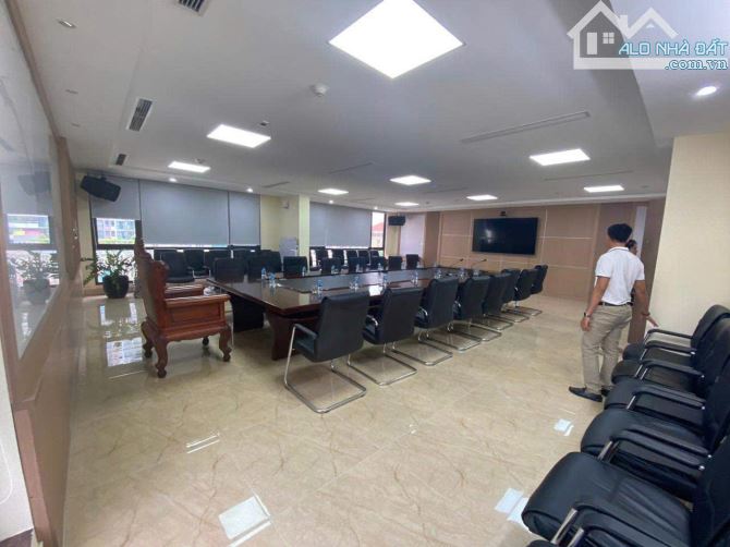 Bán mặt phố Đặng Thùy Trâm 85M mặt tiền rộng kinh doanh giá rẻ - 2