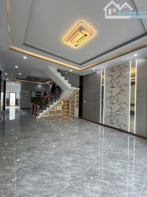 NHÀ MỚI XÂY 5MX22M - SHR - GIÁ 2 TỶ NHỈNH - 2