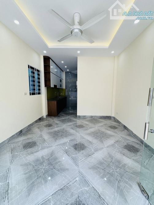 Hiếm. Bán Nhà Bát Khối 6 Tầng Thang Máy, Ô Tô Đỗ Cửa, Vào Nhà, Gần Cầu Vĩnh Tuy Giá 7.x Tỷ - 2