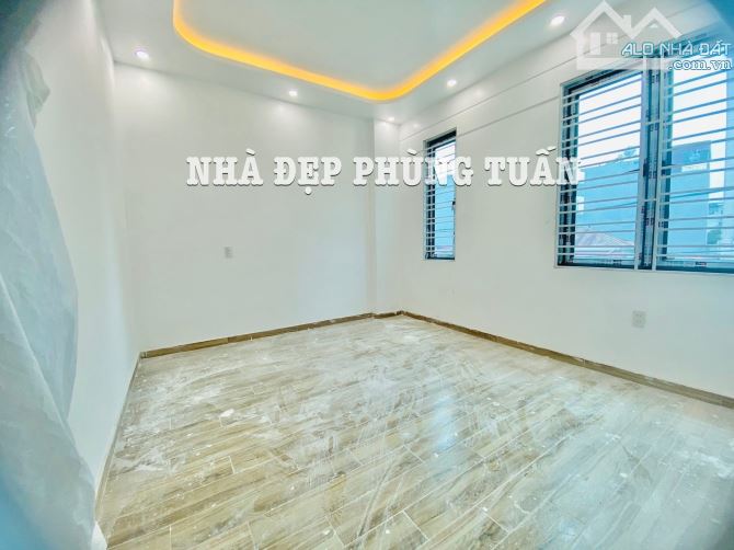 P Tuấn. Xây mới tinh tại hồ sen . Nhà 42M² x 4 TẦNG – NHÀ có Sân CỔNG Rộng Thênh thang - 2