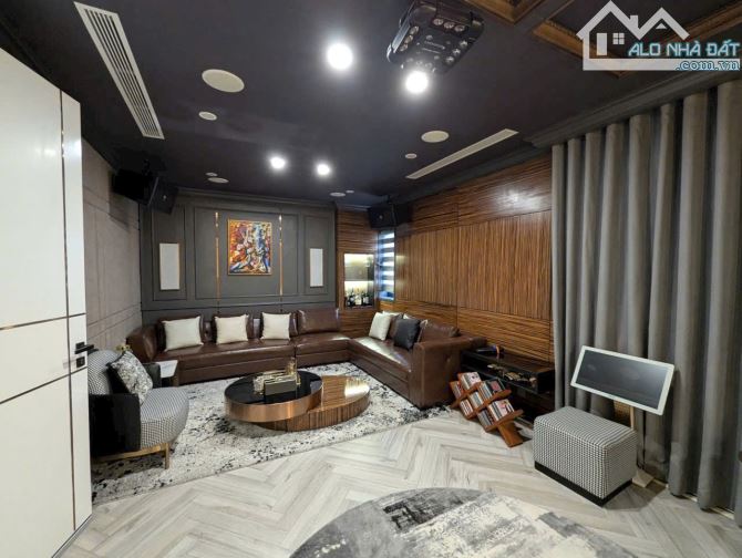 Bán biệt thự khu compound 357A Nguyễn Trọng Tuyển, 9x15m, hầm 4 lầu siêu đẹp - 2