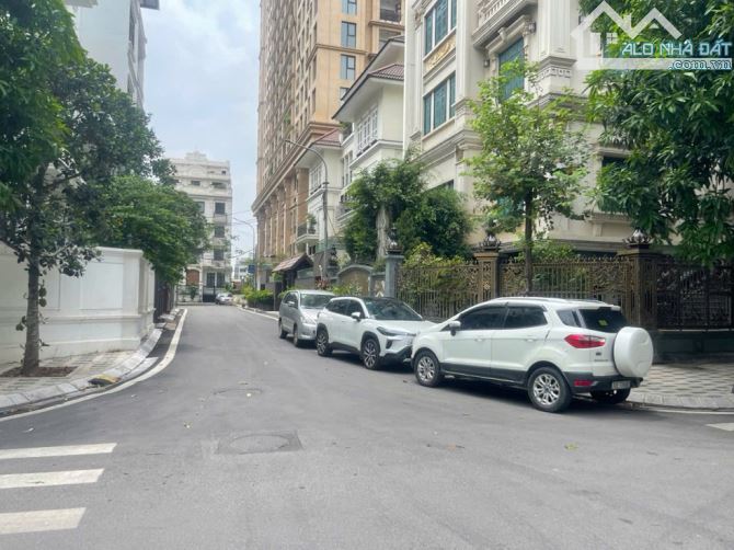 bán đất vàng vườn đào, tây hồ, 180m2, mt11m, 96.5 tỷ, xây bt hoặc building cực đẹp. - 2