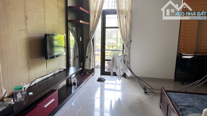 Nhà Nằm trên trục đường 10.5m, gần đường Bà Huyện Thanh Quan - 2