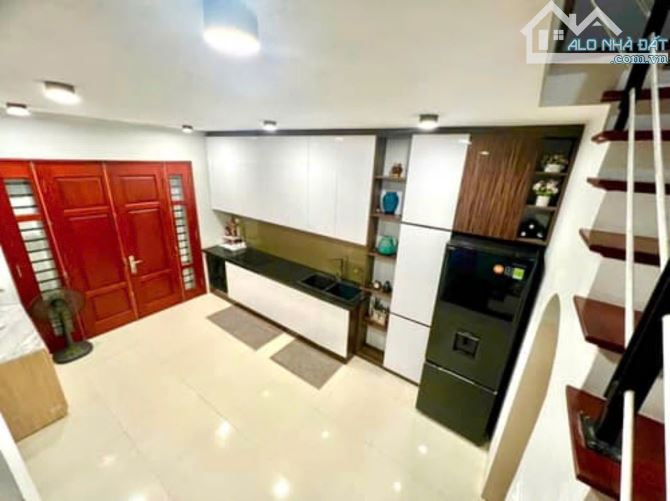 MỄ TRÌ, LÔ GÓC, NHÀ DÂN XÂY, Ô TÔ ĐẬU CỬA, FULL NỘI THẤT, 40M2*5T, GIÁ 7.90 TỶ - 2