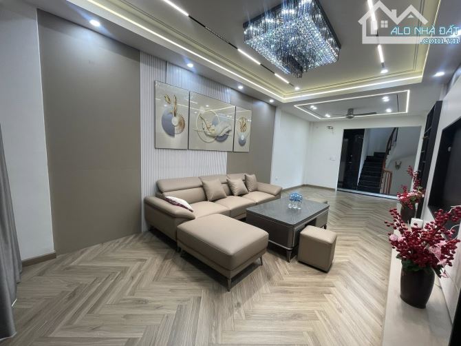 CỔ LINH - LONG BIÊN, 47M, 6 TẦNG THANG MÁY, GARA 7 CHỖ, FULL NỘI THẤT, GẦN MẶT PHỐ - 2