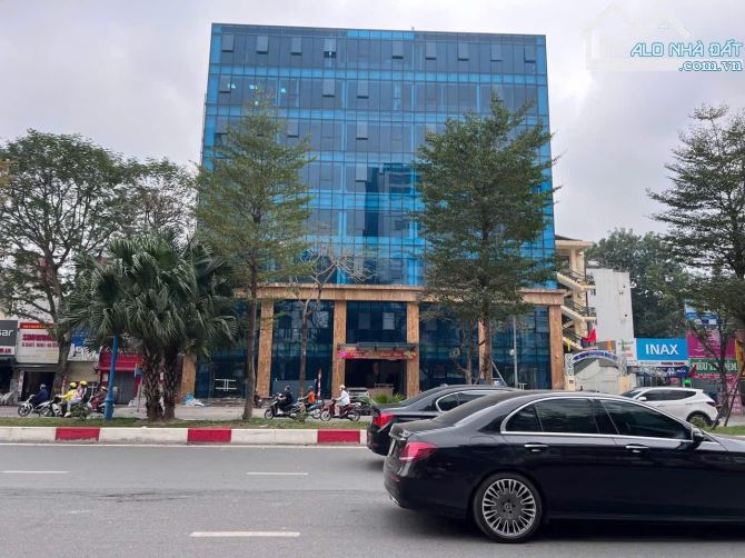 BÁN TOÀ VĂN PHÒNG MẶT PHỐ HOÀNG QUỐC VIỆT 490m2x8T THANG MÁY - MT 30m - 265 TỶ - DÒNG TIỀN - 2