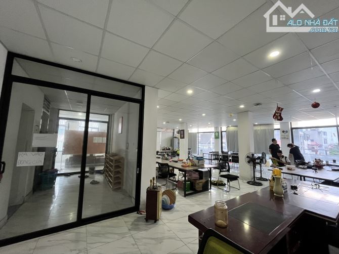Cho thuê văn phòng Nguyễn Văn Lộc, sàn 200 m2 sàn thông, mặt tiền rộng thoáng - 2