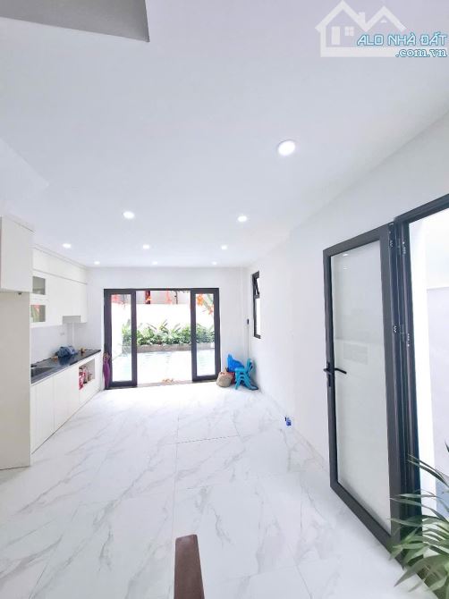 VỊ TRÍ KIM CƯƠNG - NGUYỄN XUÂN THIỀU - VINHOMES-  5 T 3 ngù + SÂN VƯỜN THOÁNG SÁNG -6,8 Ty - 2