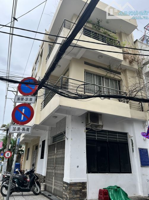 BÁN NHÀ, mặt tiền Đoàn Thị Điểm Q.Phú Nhuận. 1 trệt 2 lầu ST Dt 13 x 4.2 m.Giá 20 tỷ - 2