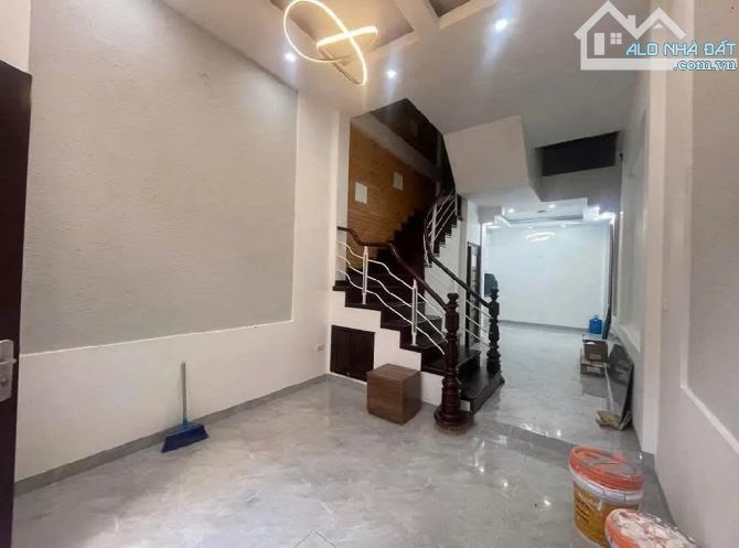 Bán nhà dân xây Nguyễn Ngọc vũ, ô tô đỗ sát nhà, sổ đỏ đẹp, trung tâm nhiều tiện ích. - 2
