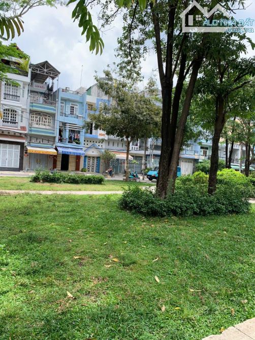 Khan hiếm góc 2 mặt tiền bình phú P10 quận 6(12mx20m)28 tỷ tl - 2