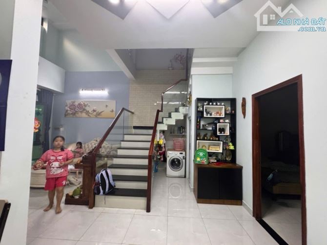 ĐƯỜNG 6M THÔNG - BIỆT THỰ MINI - NGANG 8M - 3 TẦNG - DT 130M - SỔ VUÔNG VỨC HOÀNG CÔNG ĐỦ - 2