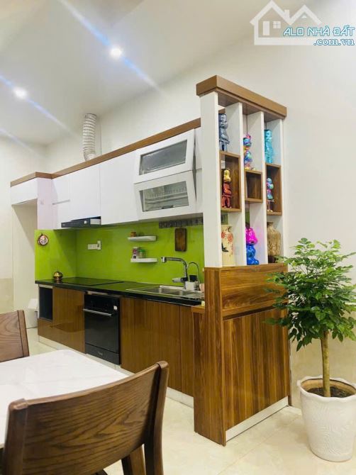HÀO NAM-ĐỐNG ĐA-NHÀ DÂN XÂY-DT 35M2-MT 4M-GIÁ CHỈ 9,54 TỶ - 2