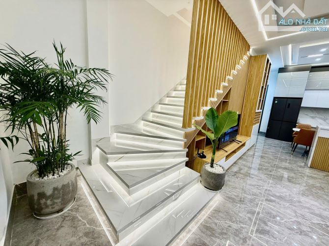 Bán căn nhà Phố thiết kế sang trong, Gần Khu Hoà Bình Hồ Xuân Hương 1km. - 2