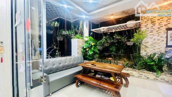 Biệt Thự 280m2 Góc 2 Mặt Tiền Khu Nội Bộ CMT8 DT: 13x23 NH 16 Sát CV Lê Thị Riêng 49,9 Tỷ - 2