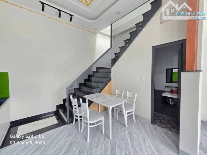 BÁN NHÀ, 2 TẦNG 2 PN HOÀN CÔNG, XE HƠI NGỦ NHÀ, VĨNH PHÚ NHỈNH 3 TỶ TL CHỦ - 2